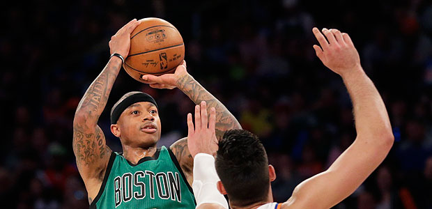 Boston Celtics' Isaiah Thomas, left, shoots over New York Knicks' Willy Hernangomez during the second half of the NBA basketball game, Sunday, April 2, 2017, in New York. (AP Photo/Seth Wenig) ORG XMIT: NYSW112