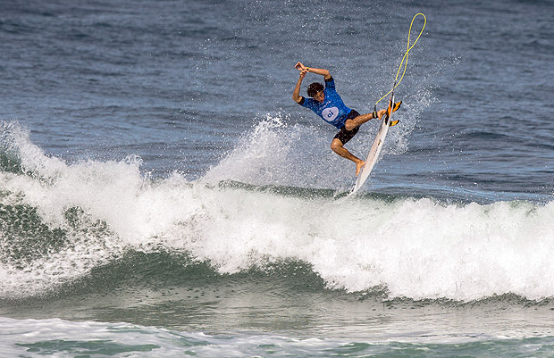 Yago Dora disputa etapa do Rio do Mundial de Surfe