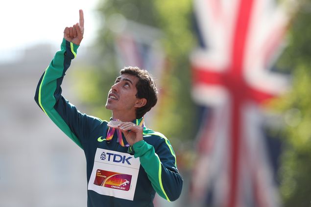 Caio Bonfim ganha a medalha de bronze na prova de 20 quilômetros da marcha atlética
