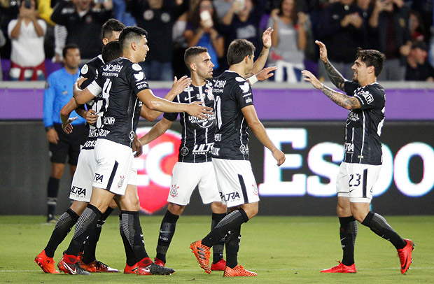 Players of of Brazilian club Corinthians celebrate after a goal in the first half by Rodriguinho (far left, partially obscured) against Dutch club PSV Eindhoven during their Florida Cup soccer game at Orlando City Stadium in Orlando, Florida on January 10, 2018. / AFP PHOTO / Gregg Newton / Gregg Newton ORG XMIT: FLA04