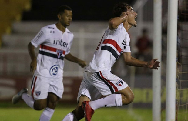 Igor comemora o gol da vitória por 1 a 0 do São Paulo contra o Cruzeiro, pela Copinha 