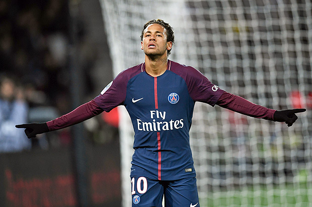 Paris Saint-Germain's Brazilian forward Neymar celebrates scoring his team's fifth goal during the French L1 football match between Paris Saint-Germain and Dijon on January 17, 2018 at the Parc des Princes stadium in Paris. / AFP PHOTO / CHRISTOPHE SIMON