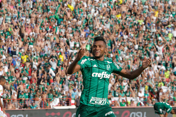 Borja comemora gol marcado na vitória do Palmeiras sobre o Botafogo-SP