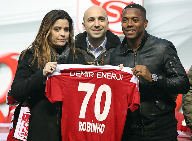 Robinho é apresentado no Sivasspor, da Turquia, clube no qual vestirá a camisa de número 70