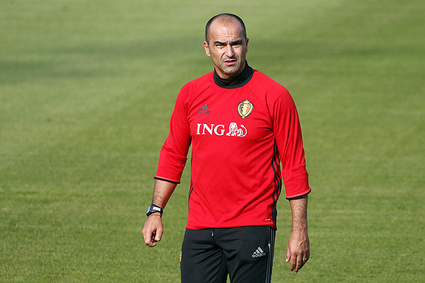 Belgium's head coach Roberto Martinez walks during a training session on August 28, 2017, in Tubize, ahead of a FIFA World Cup 2018 qualification football match between Belgium and Gibraltar on August 31 and Greece on September 3. / AFP PHOTO / BELGA / BRUNO FAHY / Belgium OUT