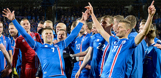 Jogadores da Islândia comemoram classificação para a Copa do Mundo de 2018