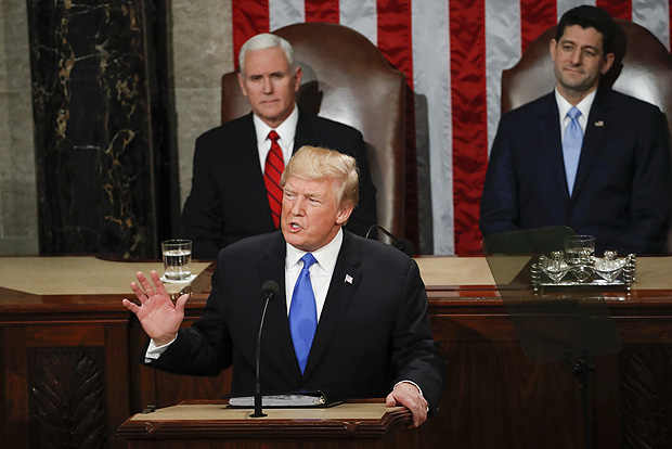 O presidente dos EUA, Donald Trump, discursa no Congresso nesta terça (30)