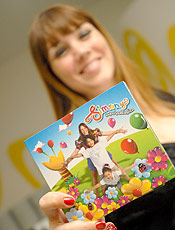 Simony posa com o disco "Simony Superfantástica", que comemora 25 anos do disco Balão Mágico - SP - 15/06/2008