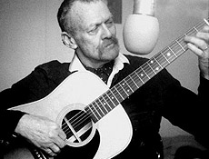 O músico folk Davy Graham, autor da canção "Anji", gravada por Simon e Garfunkel