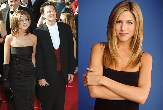 Jennifer Aniston na década de 1990 com o corte de cabelo "The Rachel" (à esquerda) e hoje em dia (à direita)