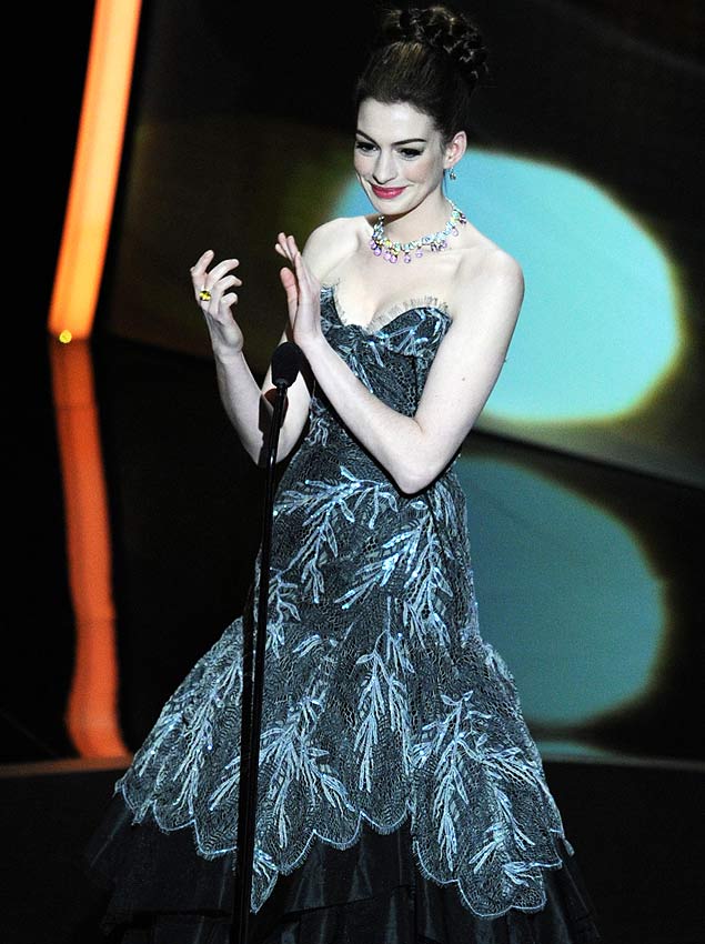 Anne Hathaway durante a cerimônia do Oscar