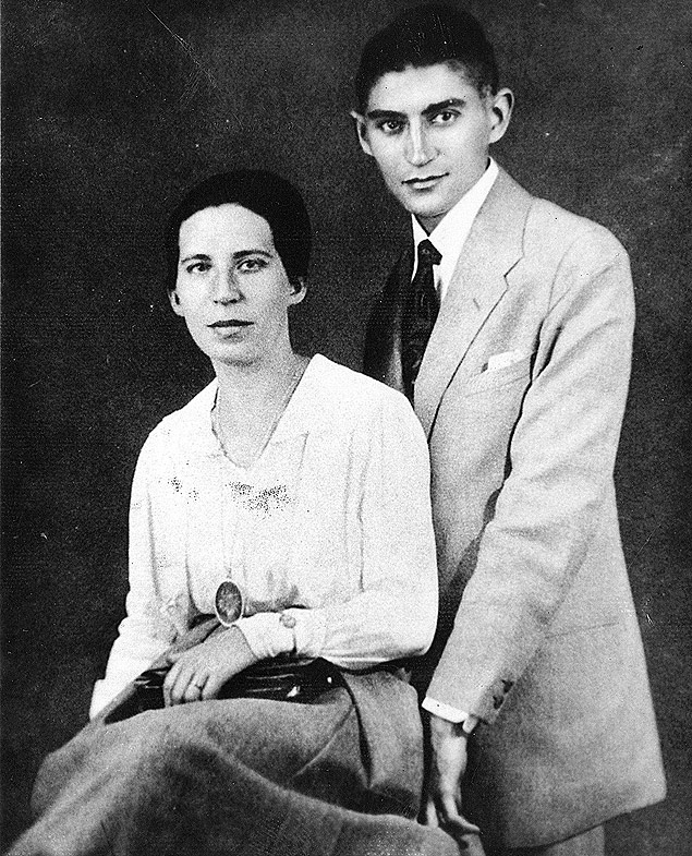 Franz Kafka com sua noiva Felice Bauer no vero de 1917