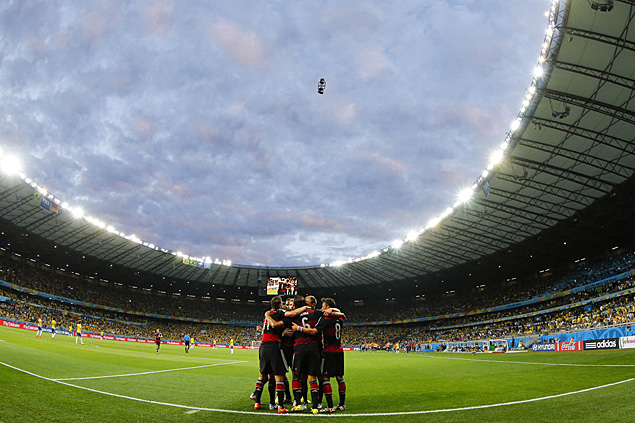 BELO HORIZONTE, MG, BRASIL. 08.07.2014. Jogadores da Alemanha comemoram quarto gol em cima do Brasil, no Mineirao, pela Copa do Mundo. (Foto: Moacyr Lopes Junior/Folhapress, ESPORTE). ***EXCLUSIVO***