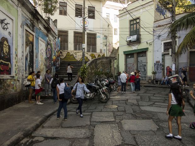 A esquina da Pedra do Sal, no Rio, antigo mercado de escravos e um dos lugares importantes na histria do samba