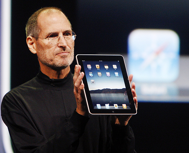 Steve Jobs, então presidente da Apple, durante o evento de lançamento do iPad, em 2010
