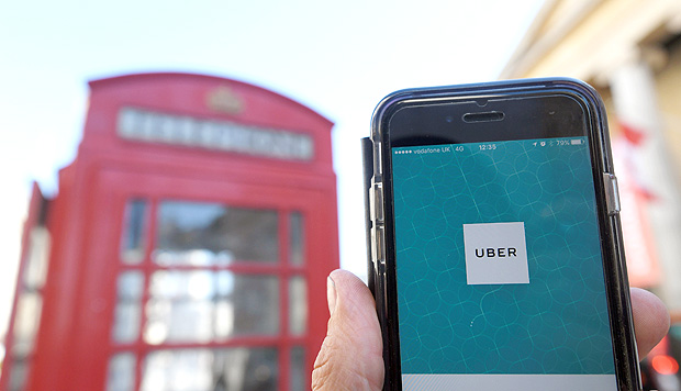 A photo illustration shows the Uber app logo displayed on a mobile telephone, as it is held up for a posed photograph in central London September 22, 2017. REUTERS/Toby Melville ORG XMIT: TOB515