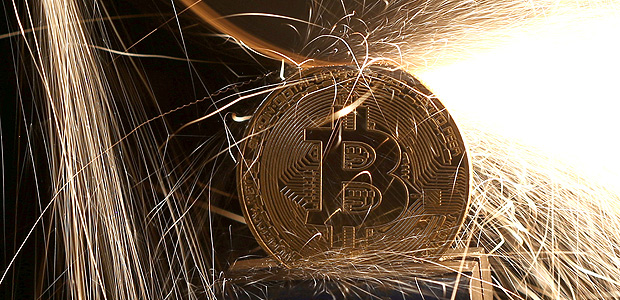 FILE PHOTO: Sparks glow from broken Bitcoin (virtual currency) coins in this illustration picture, December 8, 2017. REUTERS/Dado Ruvic/Illustration/File Photo ORG XMIT: TOR282