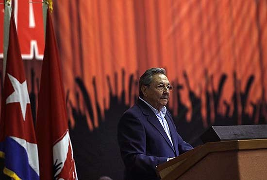 O ditador cubano Raúl Castro discursa no encerramento da conferência do Partido Comunista de Cuba 