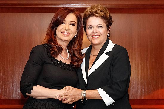 As presidentes Dilma Rousseff (Brasil) e Cristina Kirchner (Argentina) durante cúpula