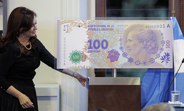 Cristina Kirchner durante o lanamento da nota de cem pesos com a imagem de Evita, em 2012 