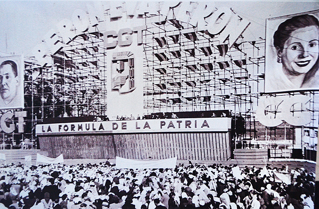 Comcio do Partido Justicialista em 22 de agosto de 1951, quando Evita renunciou candidatar-se  Vice-Presidencia