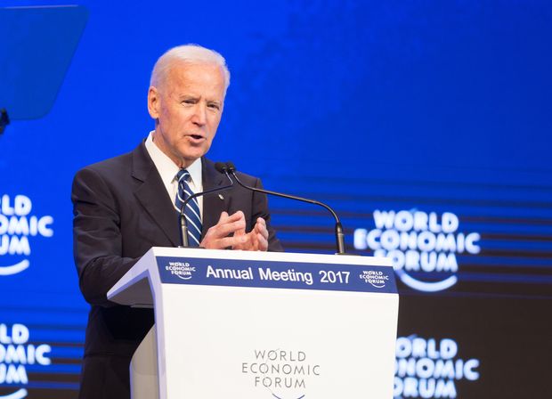 O vice-presidente dos EUA, Joe Biden, fala em reunião do Fórum Econômico Mundial, em Davos, na Suíça