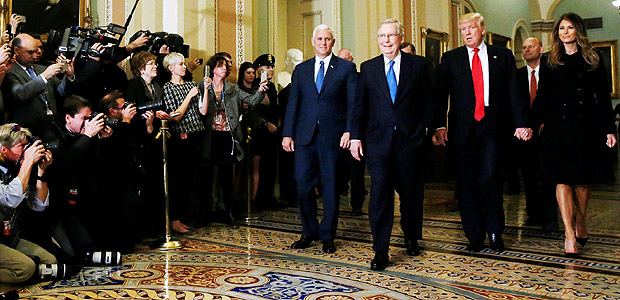 U.S. President-elect Trump (2nd R), his wife Melania Trump (R), Vice President-elect Mike Pence (4th R) and Senate Majority Leader Mitch McConnell (R-KY) (3rd R) walk together to meet in McConnell's office at the U.S. Capitol in Washington, U.S. November 10, 2016. REUTERS/Jonathan Ernst ORG XMIT: WAS901