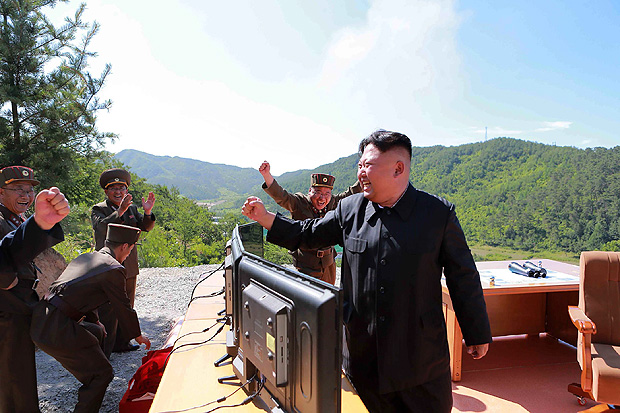 This picture taken and released on July 4, 2017 by North Korea's official Korean Central News Agency (KCNA) shows North Korean leader Kim Jong-Un (R) reacting after the test-fire of the intercontinental ballistic missile Hwasong-14 at an undisclosed location. North Korea declared on July 4 it had successfully tested its first intercontinental ballistic missile -- a watershed moment in its push to develop a nuclear weapon capable of hitting the mainland United States. / AFP PHOTO / KCNA VIA KNS / STR / South Korea OUT / REPUBLIC OF KOREA OUT ---EDITORS NOTE--- RESTRICTED TO EDITORIAL USE - MANDATORY CREDIT "AFP PHOTO/KCNA VIA KNS" - NO MARKETING NO ADVERTISING CAMPAIGNS - DISTRIBUTED AS A SERVICE TO CLIENTS THIS PICTURE WAS MADE AVAILABLE BY A THIRD PARTY. AFP CAN NOT INDEPENDENTLY VERIFY THE AUTHENTICITY, LOCATION, DATE AND CONTENT OF THIS IMAGE. THIS PHOTO IS DISTRIBUTED EXACTLY AS RECEIVED BY AFP. /