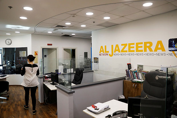 FILE PHOTO: An employee walks inside an office of Qatar-based Al-Jazeera network in Jerusalem June 13, 2017. REUTERS/Ronen Zvulun/File Photo ORG XMIT: NIR01