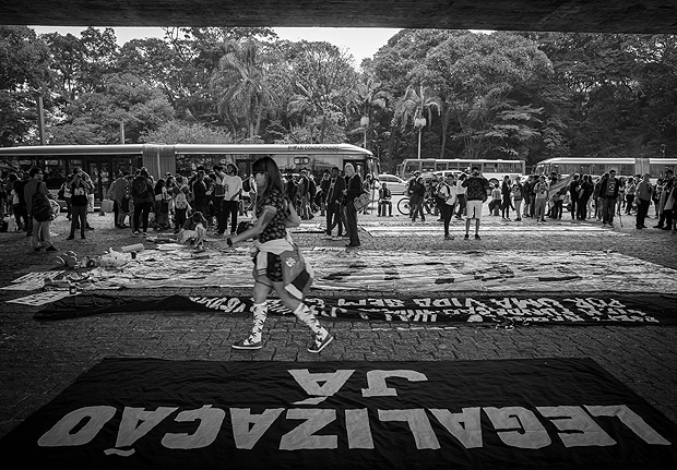 Concentracao para a marcha da maconha no vao livre do MASP na av Paulista, SP