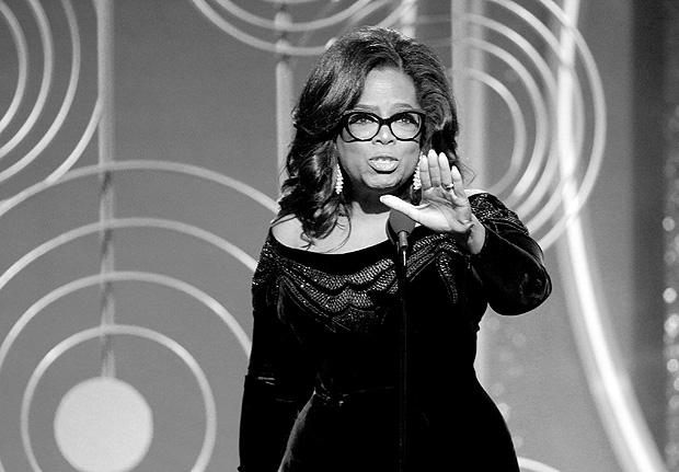 Oprah Winfrey discursa durante a cerimônia do Globo de Ouro, nos Estados Unidos 