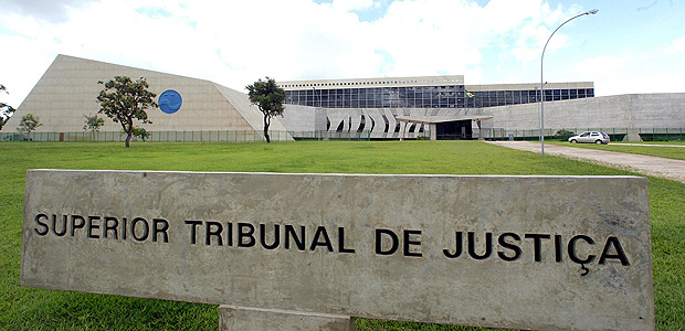 ORG XMIT: 595401_1.tif Fachada da sede do STJ (Supremo Tribunal da Justiça), em Brasília (DF). (Brasília, DF, 21.12.2004. 16h. Foto de Alan Marques/Folhapress. Digital)