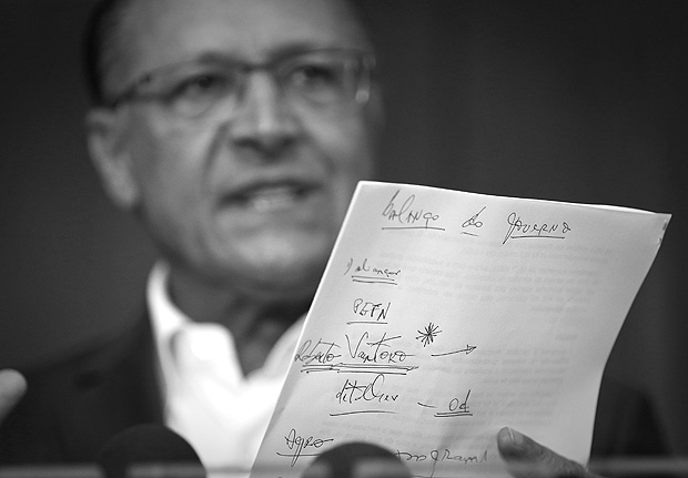SAO PAULO/SP BRASIL. 27/12/2017 - O governador Geraldo Alckmin concede entrevista coletiva, a respeito das medidas de gestao que propiciaram economia de aproximadamente R$ 1 bilhao aos cofres públicos paulistas, entre 2015 e 2017..(foto: Zanone Fraissat/FOLHAPRESS, PODER)***EXCLUSIVO***