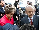 Serra e Dilma so hostilizados na chegada ao debate; veja vdeos