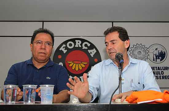 João Carlos Gonçalves e Paulinho da Força no congresso nacional da central, em SP