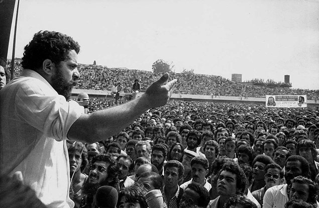 O líder sindical e ex-presidente Lula, em foto de 1979, durante discurso para metalúrgicos
