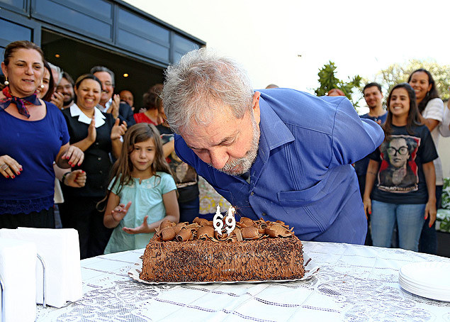 Ex-presidente Lula comemora seu aniversário de 69 anos 