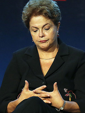 A presidente Dilma Rousseff durante visita ao Salão Internacional da Construção, em São Paulo. Ela foi vaiada por expositores e trabalhadores na chegada ao evento.