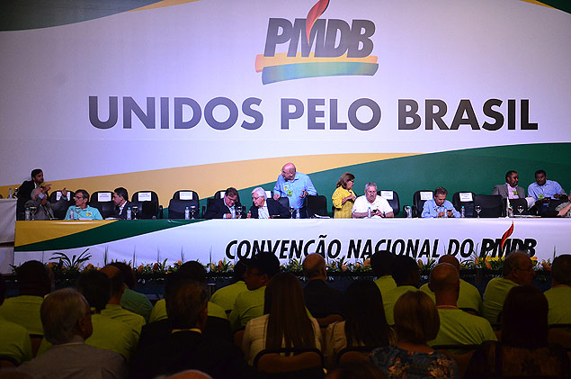 Membros do PMDB durante convenção nacional da legenda em Brasília, em março