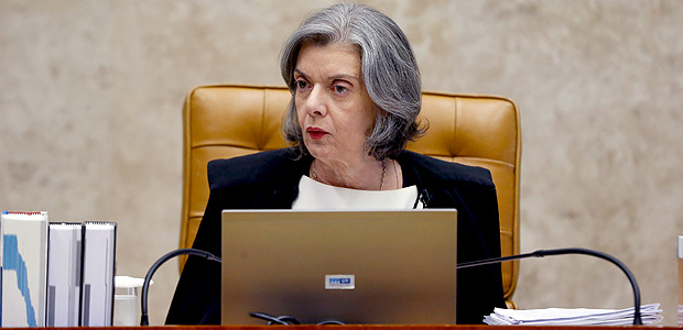 A ministra Cármen Lúcia preside a sessão do Supremo Tribunal Federal