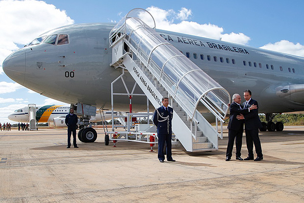 O presidente Temer chega à Alemanha para evento do G-20 em avião alugado pelo governo