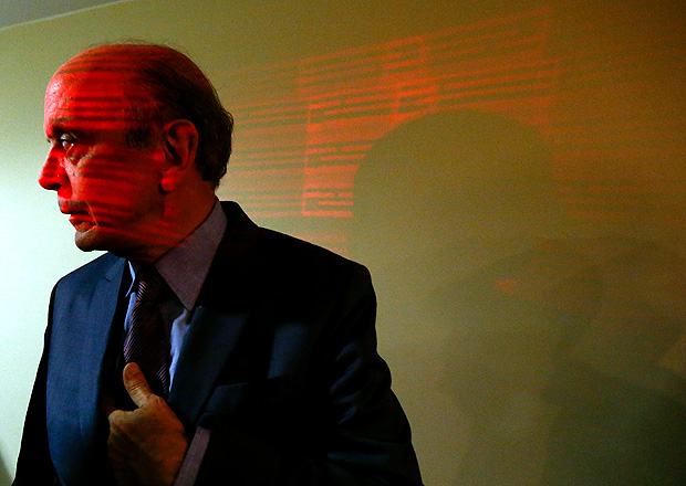 Senador José Serra durante reunião da executiva do PSDB