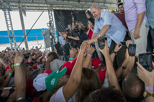 Resultado de imagem para 'País não nasceu para ser a merda que é', diz Lula na Bahia