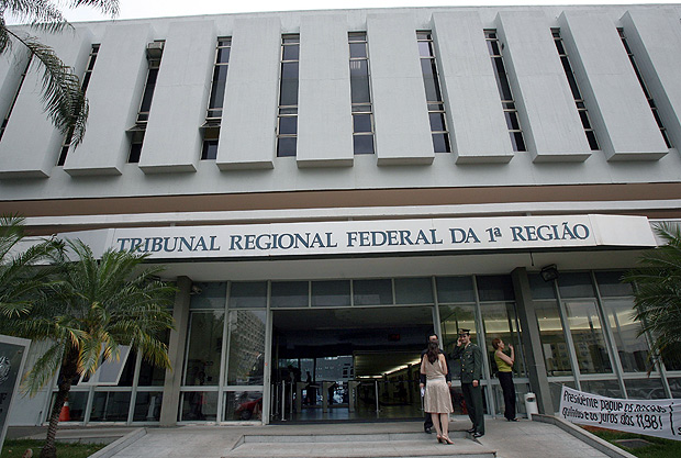ORG XMIT: 353401_1.tif Vista do prédio do Tribunal Regional Federal, em Brasília (DF). (Brasília (DF). 18.10.2007.16h30. Foto de Alan Marques/Folhapress)