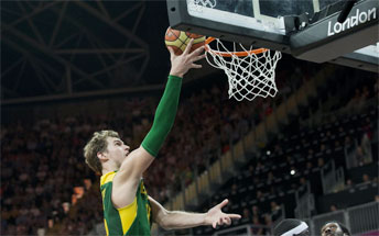 O jogador brasileiro de basquete Tiago Splitter durante a partida contra a seleo britnica nos Jogos de Londres