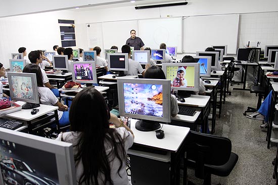 TERESINA, PI, BRASIL, 09-09-2011: Estudantes em aula de informática no Instituto Dom Barreto, em Teresina. A escola do Piauí é a segunda melhor colocada do país no Enem 2010 (Exame Nacional do Ensino Médio). (Foto: Thiago Amaral) 