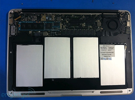 Foto do blog de tecnologia Engadget demonstra, aparentemente, novo MacBook Air em formato de netbook