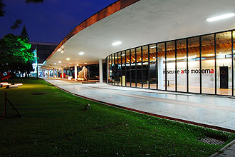 Vista lateral do Museu de Arte Moderna de So Paulo (MAM), no parque Ibirapuera, em So Paulo