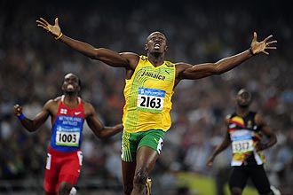 Usain Bolt comemora vitria nos 200 metros