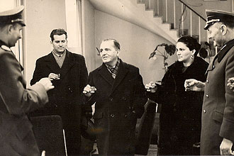Luiz Carlos Prestes e sua mulher, Olga, 1964, Berlim